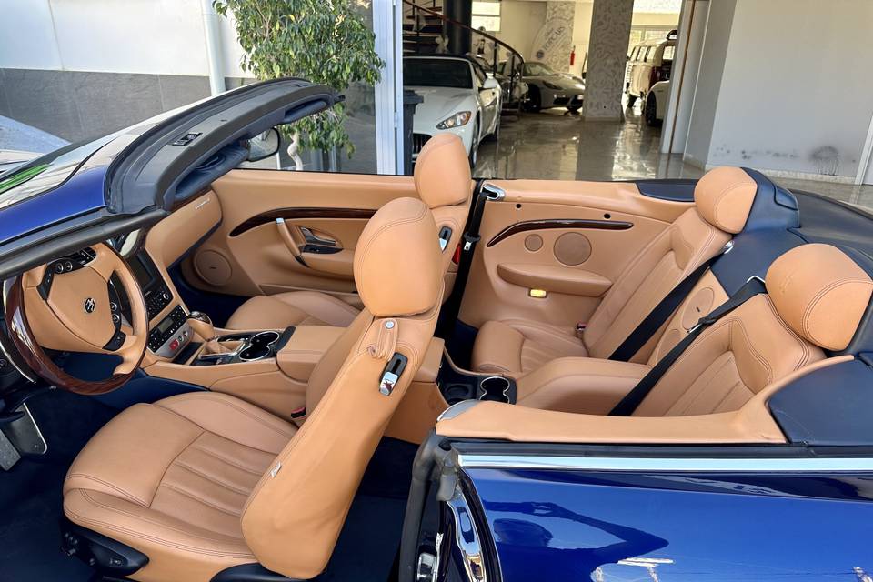 Maserati gran cabrio blu….