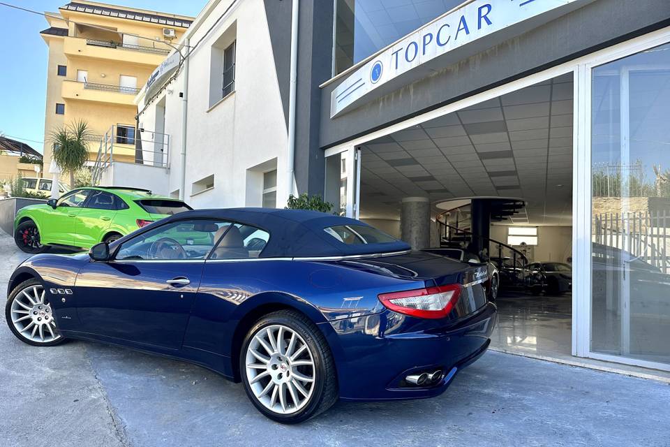 Maserati gran cabrio blu.