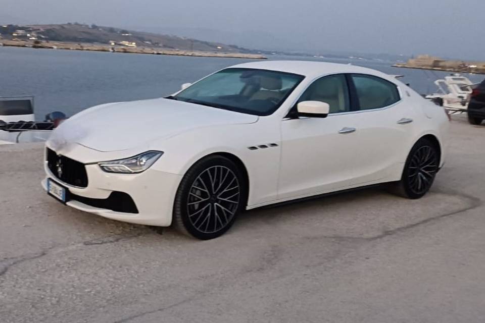 Maserati ghibli bianca….