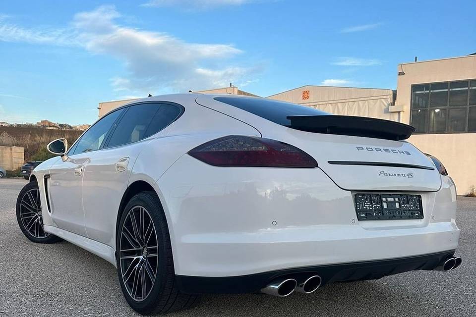 Porsche Panamera …