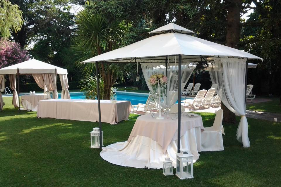 Matrimonio a bordo piscina