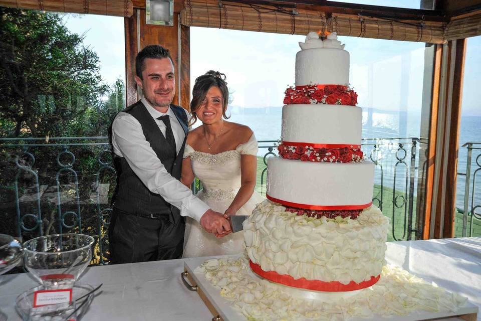 Wedding cake bianca e rossa