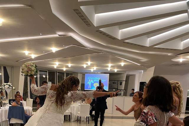 Sposa-Lancio del bouquet