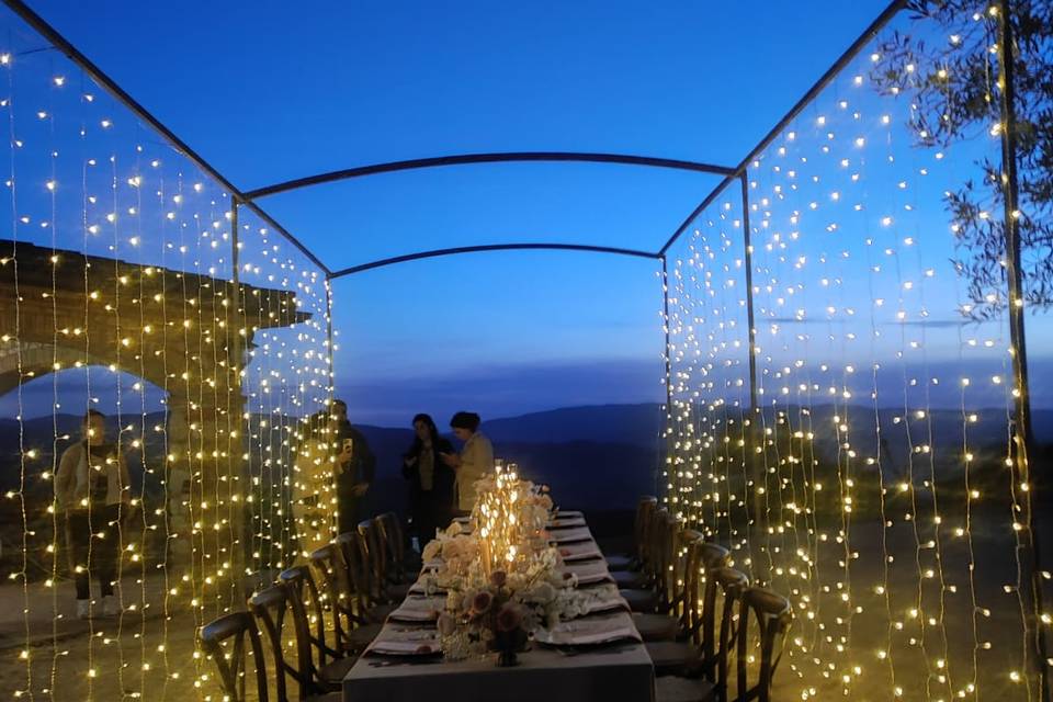 Table with tunnel of lights