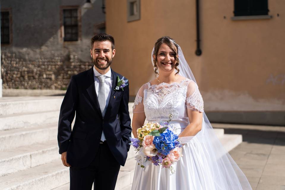 Sposi fuori dalla chiesa