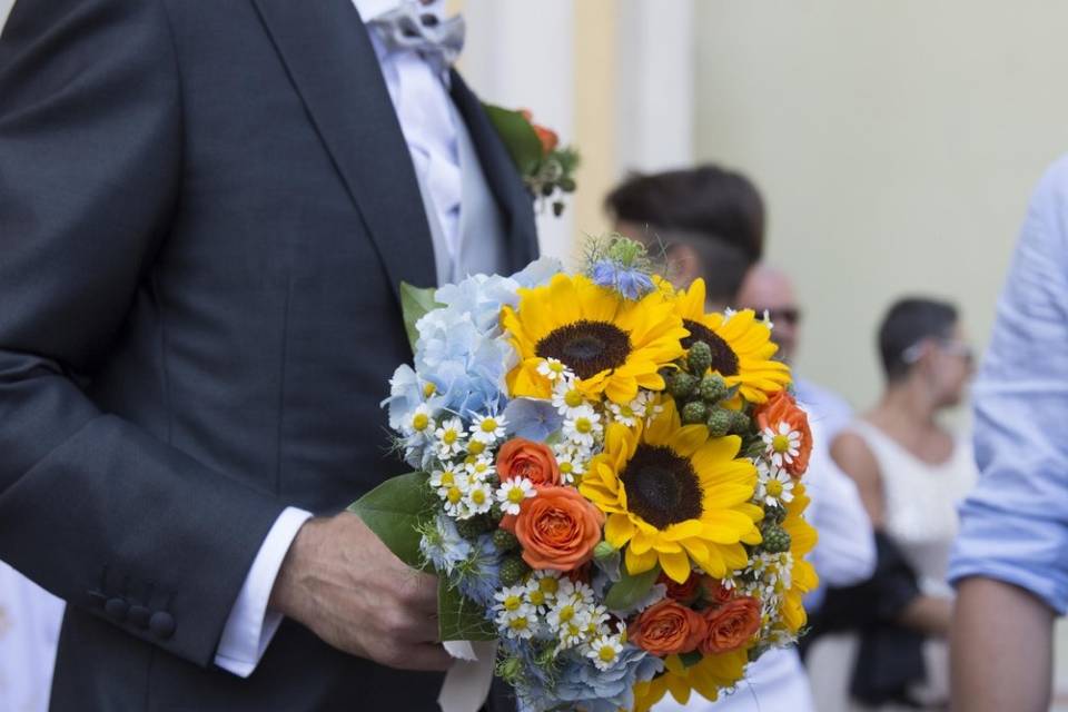 Bouquet con girasoli e ortensi