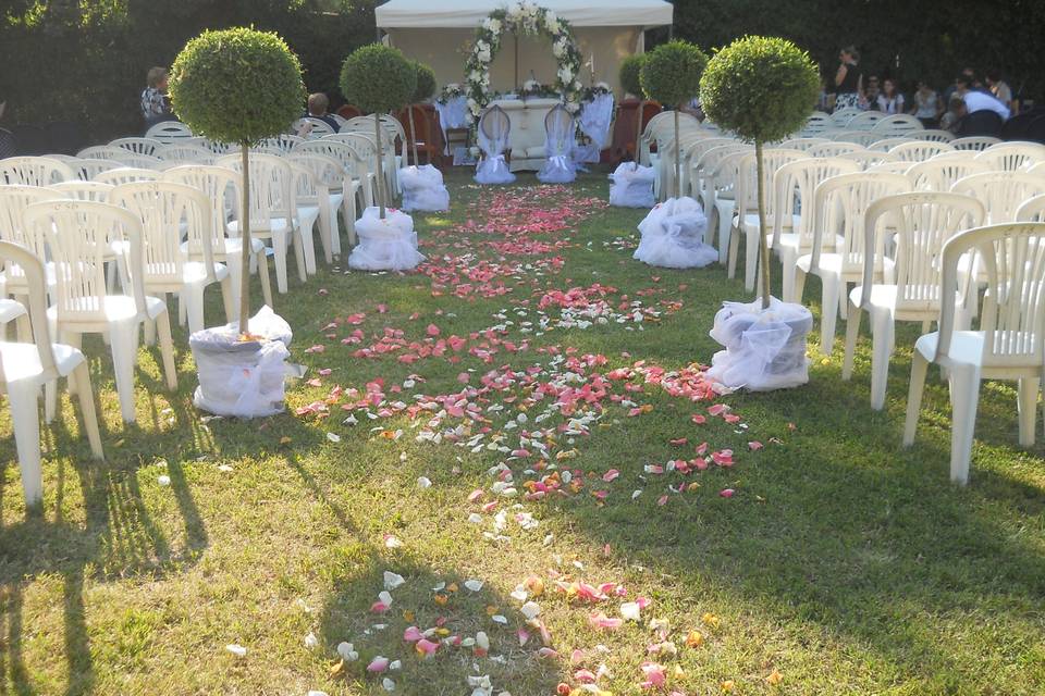 Arco per matrimonio all'aperto