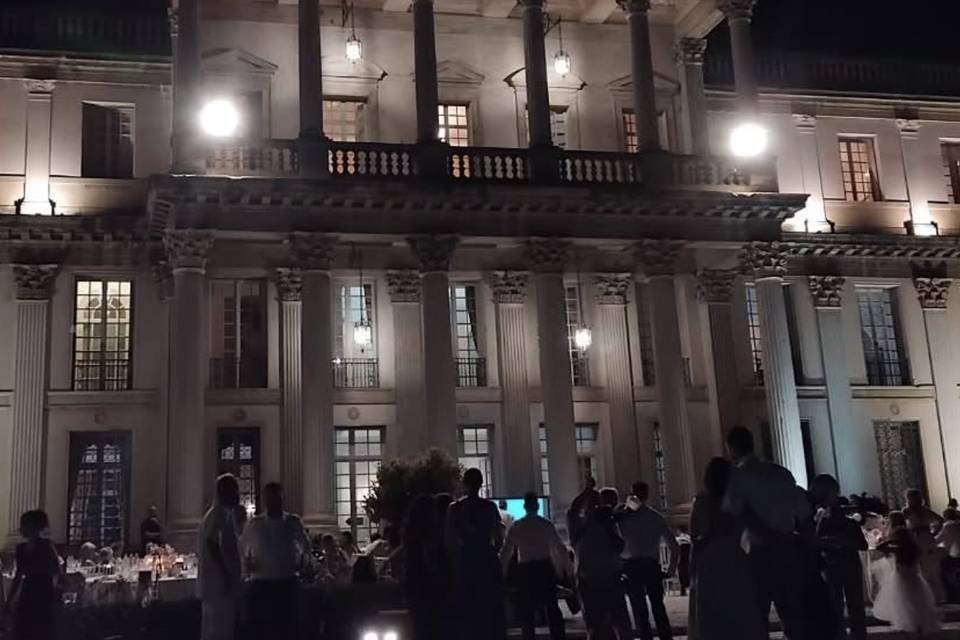 F&S