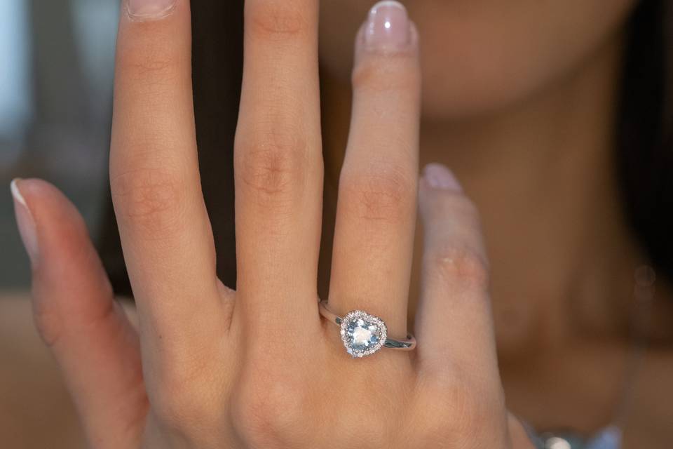 Anello con diamanti