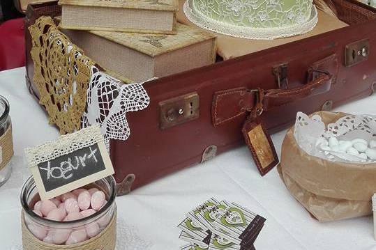 Vintage sweet table