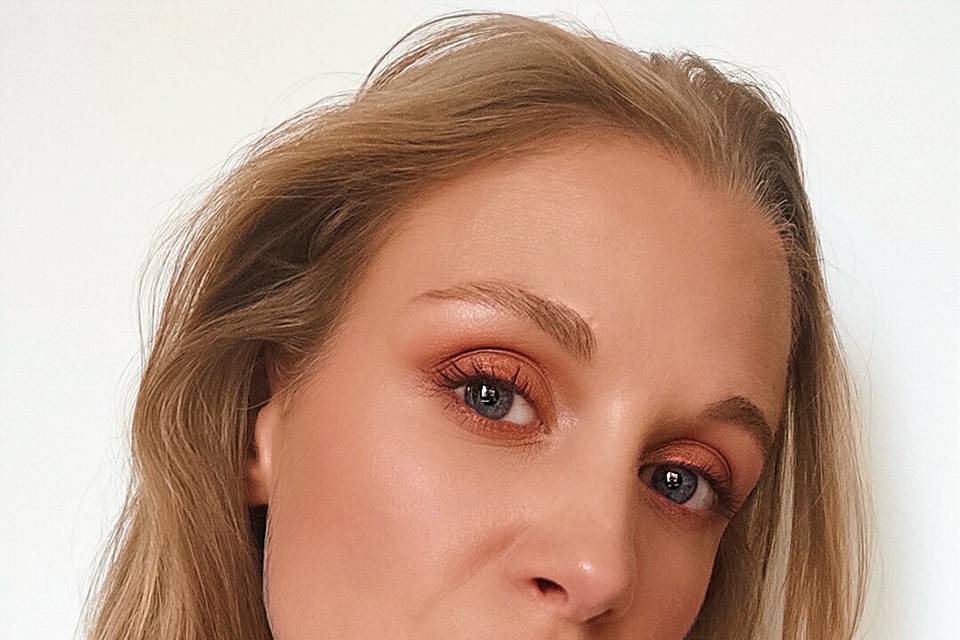 Bronze commercial makeup