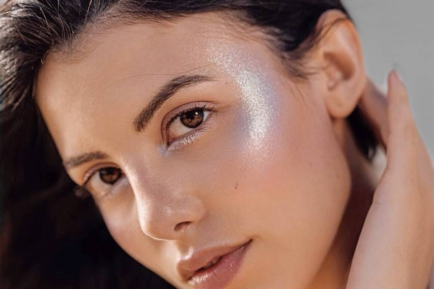 Glowing commercial makeup