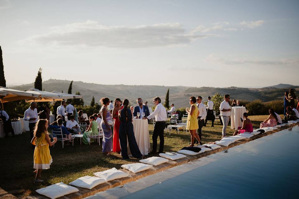 Aperitivo in piscina