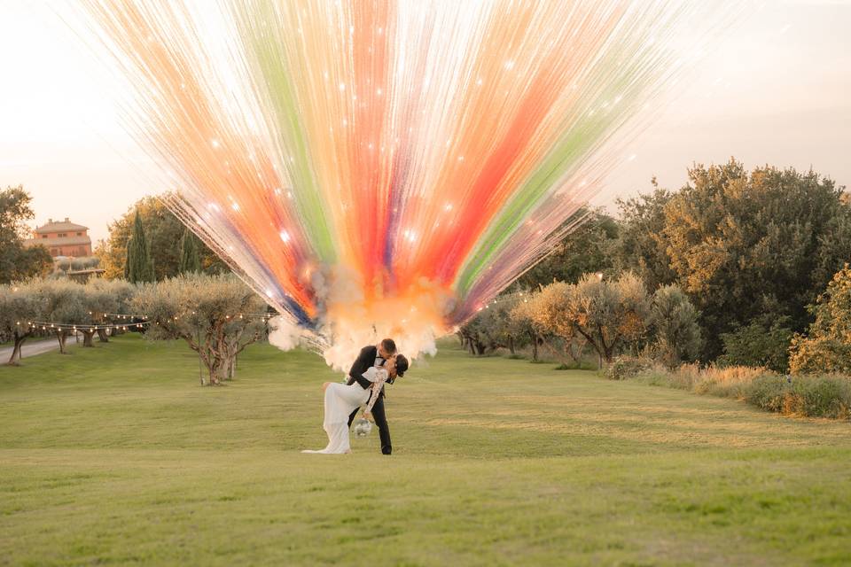 Smoke bomb