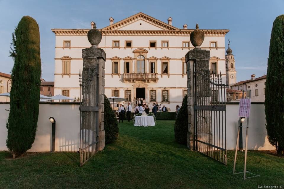 Aperitivo in giardino