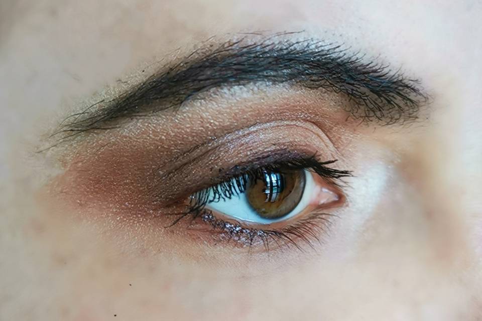 Brown smokey eyes