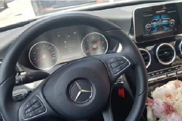 Mercedes C180_