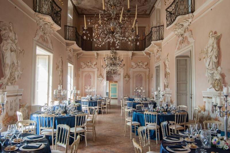 Castello Durini candelabri blu