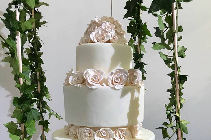 Wedding cake sospesa