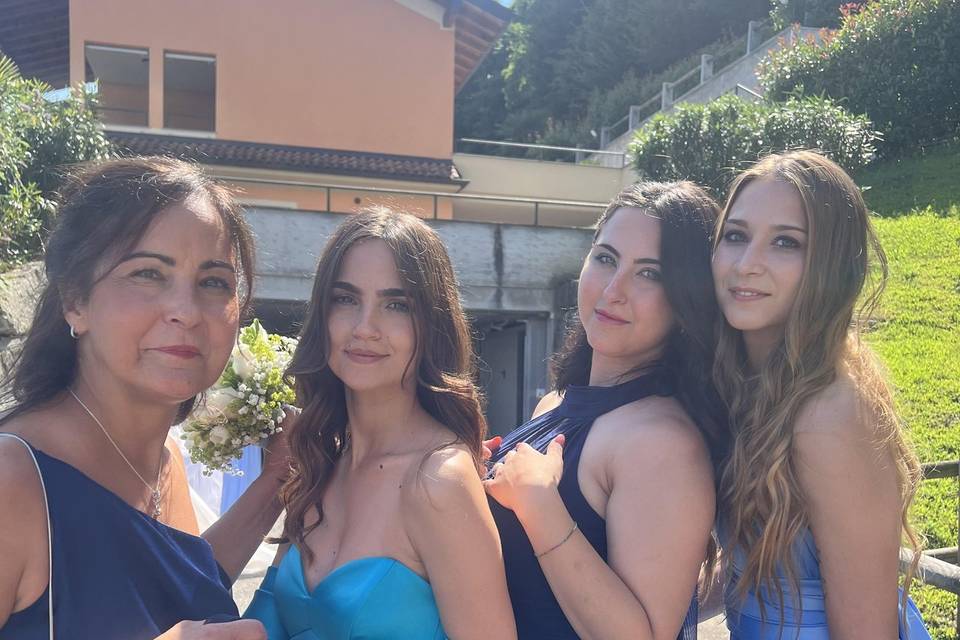Mamma e sorelle della sposa