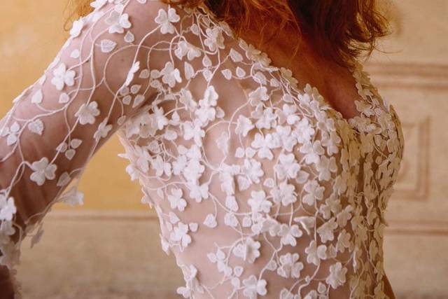 Occhi nude e labbra accentuate