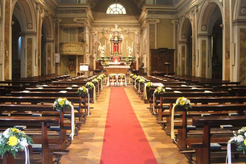 Allestimento chiesa giallo