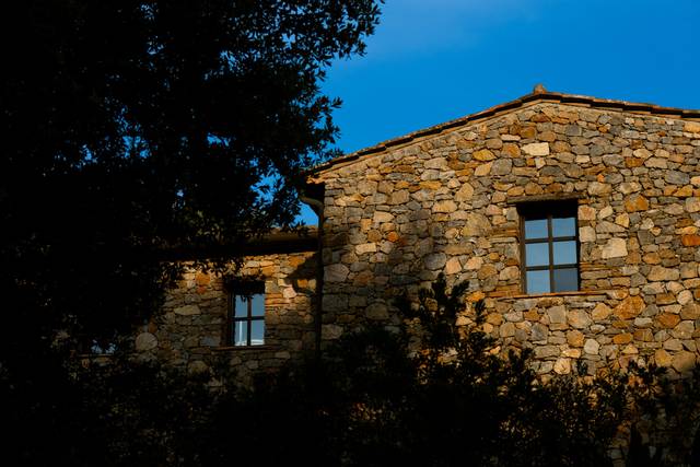 Villa in pietra dalle scale