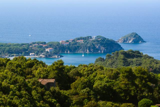 Casale e tenuta vista golfo