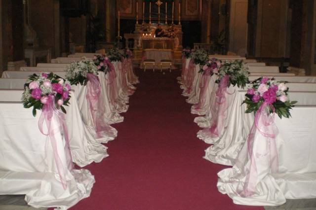 Chiesa con rose e lisantius di gardenie floreal designer