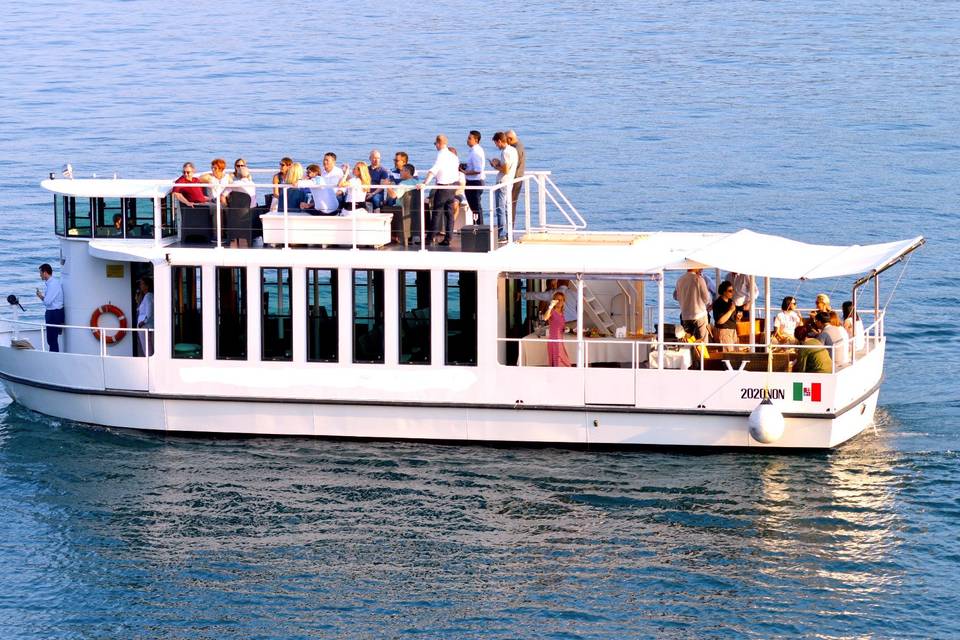 Lake Party Boat