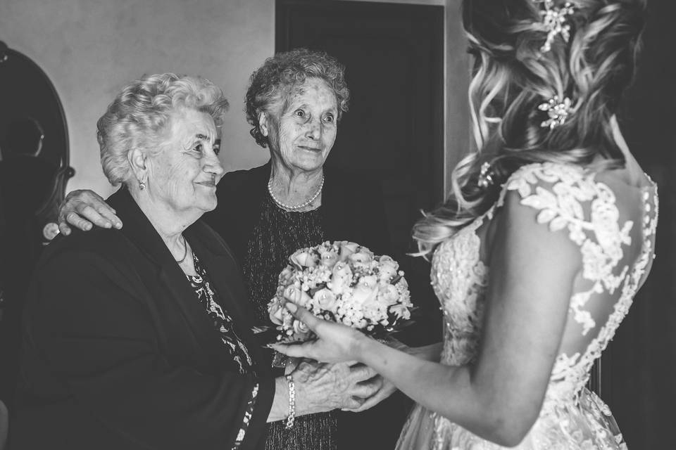 Preparazione sposa nonne