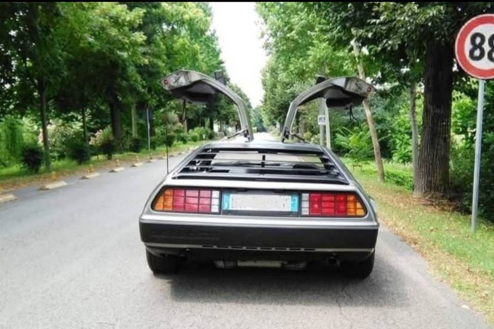 DeLorean-11