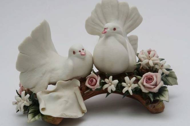 Tronchetto con colombine, miniatura di fiori e pergamena personalizzabile con iniziali e data del matrimonio