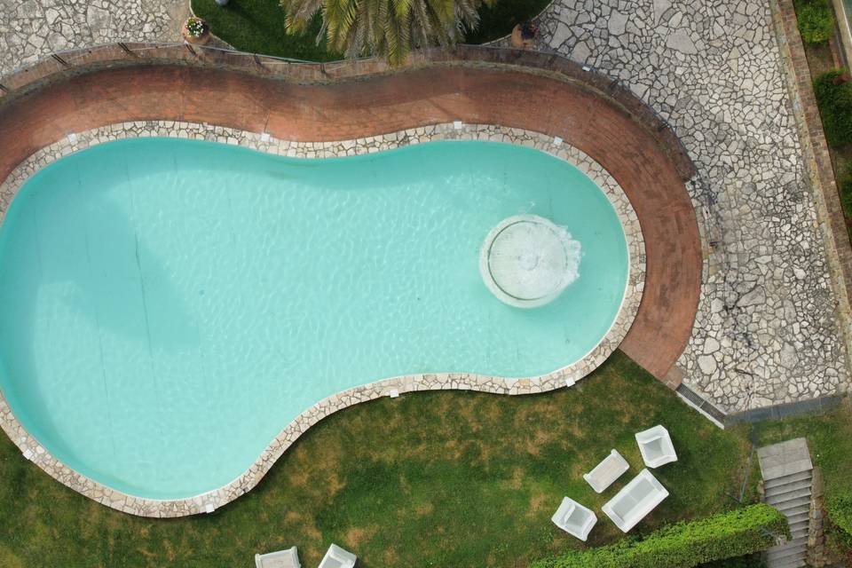 La piscina con fontana danzante