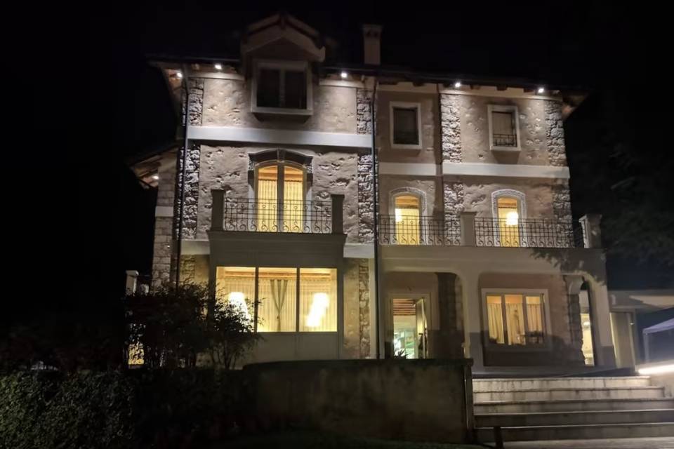 Esterno in notturna