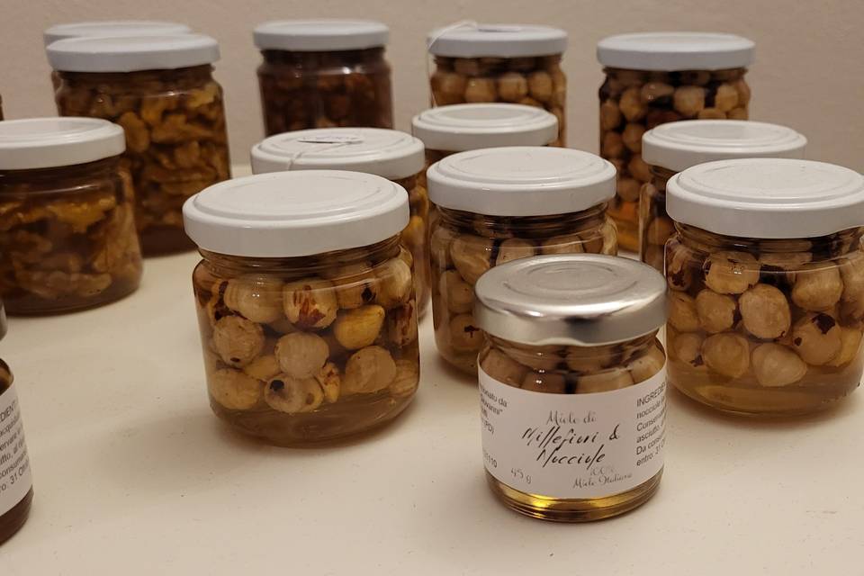 Miele millefiori e nocciole