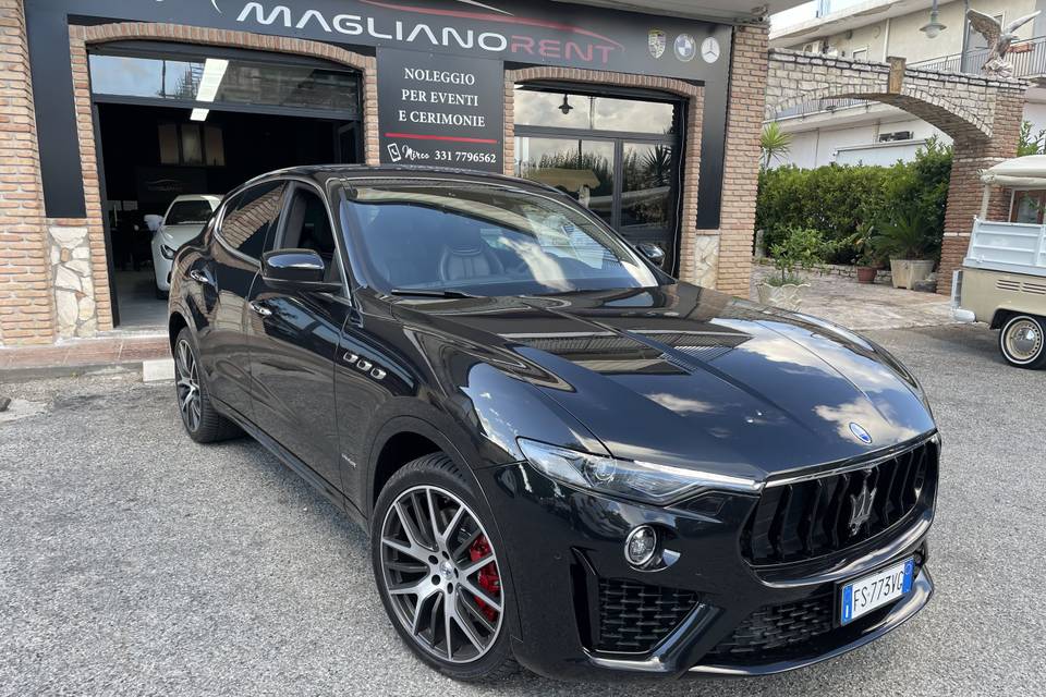 Maserati Levante nera