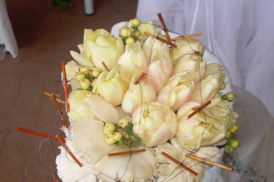 Bouquet tulipani e conchiglie