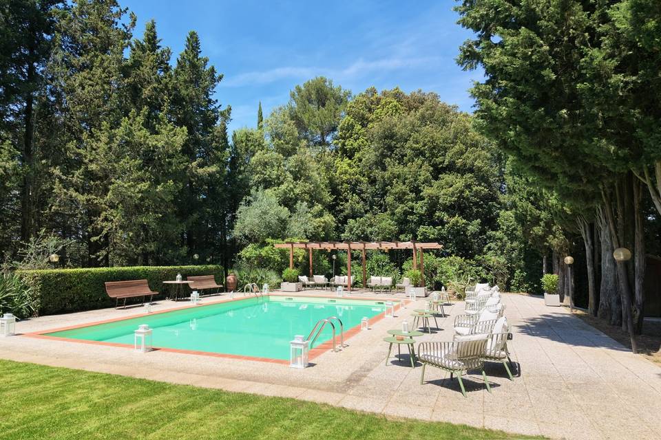 Area lounge a bordo piscina