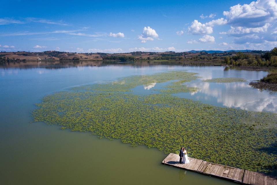 Il lago, gli sposi