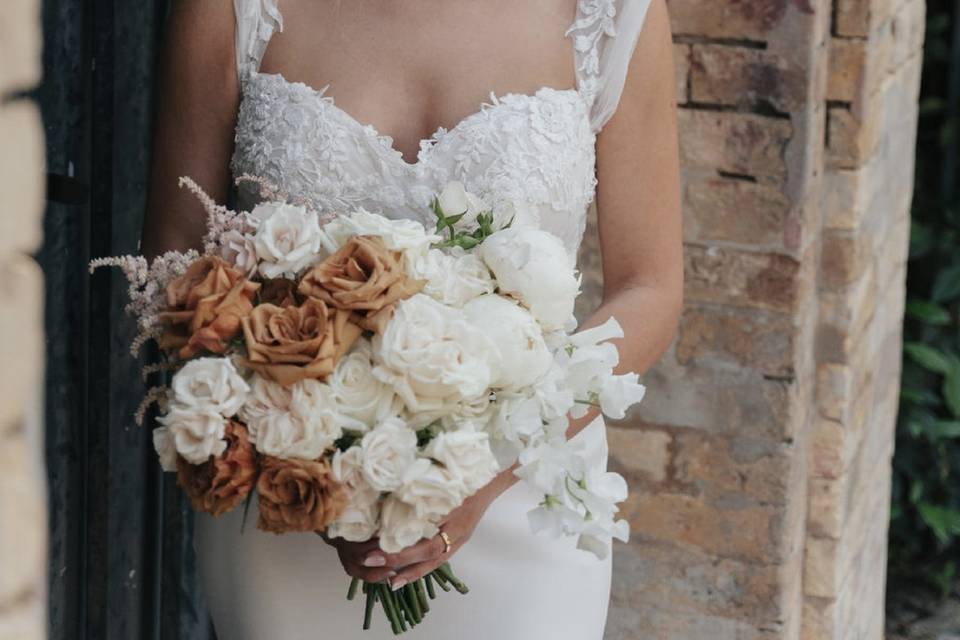 Sposa con bouquet