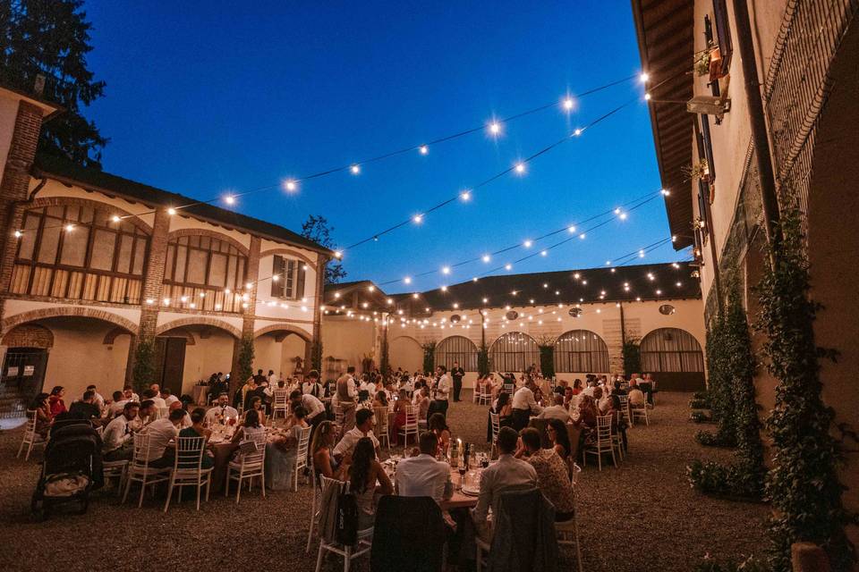 Il cortile illuminato