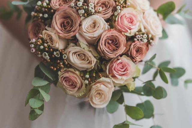 Bouquet con rose cappuccino