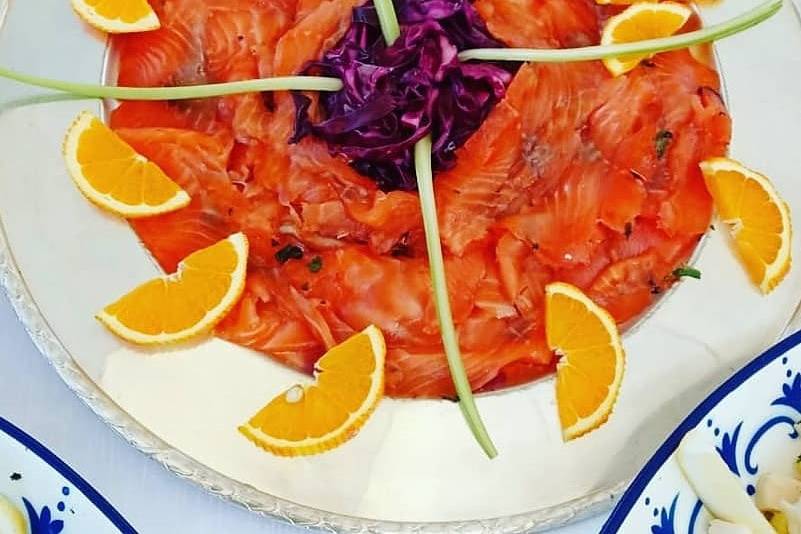 Salmone marinato al sale