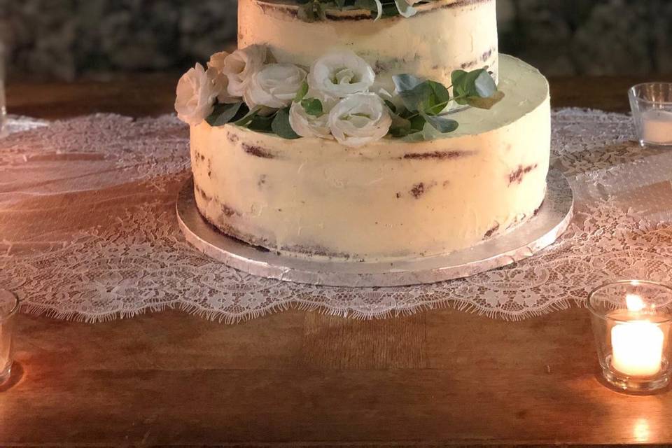 Semi naked cake