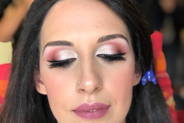 Ezia P. Make Up