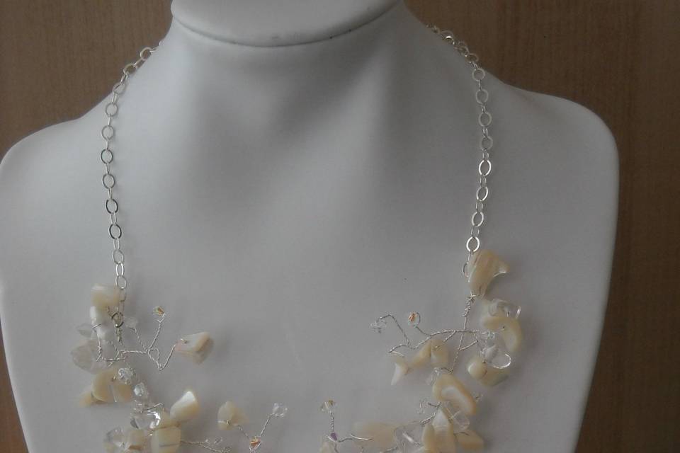 Collana sposa 7 raggi, cristalli, madreperla e quarzo