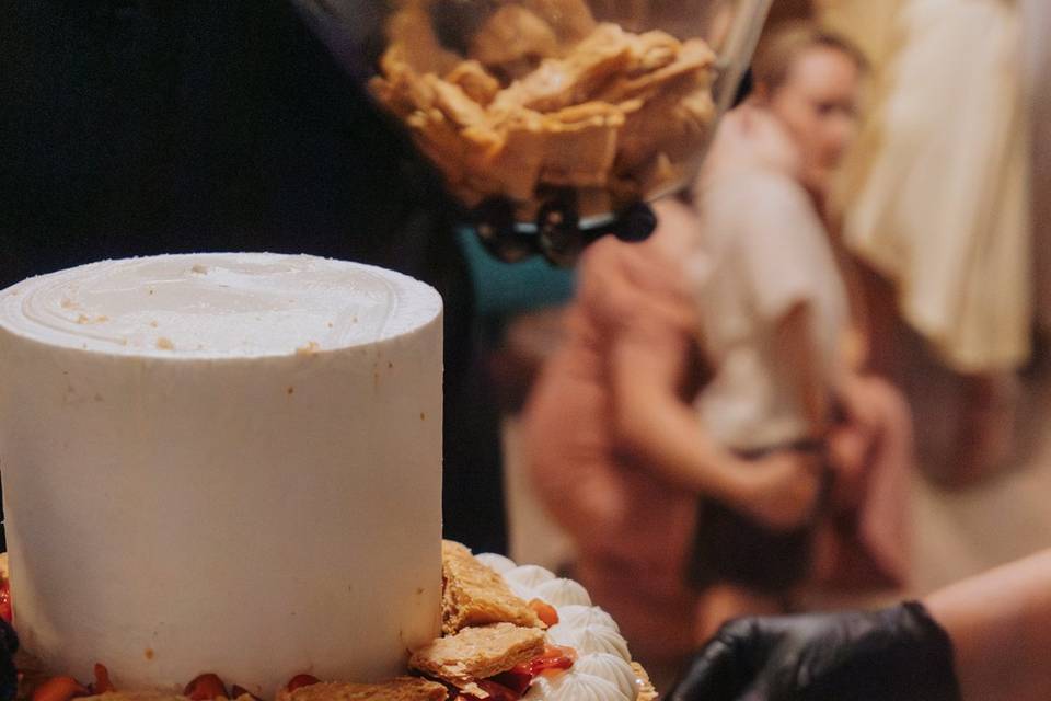 Torta nuziale in preparazione