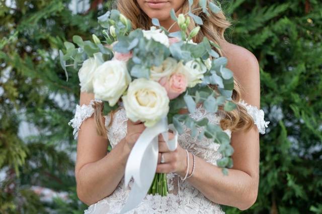 The White Wedding & Flower Designer