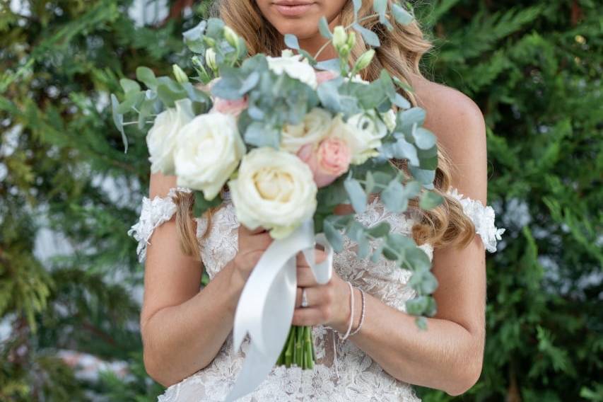 The White Wedding & Flower Designer